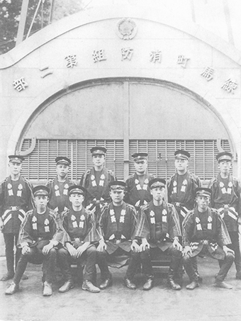 「消防組」に所属していた岩治兄弟。